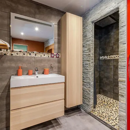 Jacuzzi 38C Sauna Prive - Climatisation Holiday home *