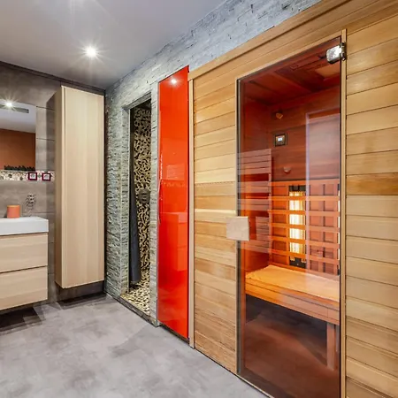 Holiday home Jacuzzi 38C Sauna Prive - Climatisation *
