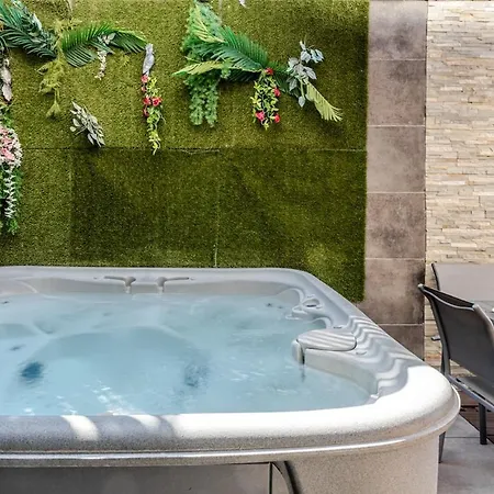 Holiday home Jacuzzi 38C Sauna Prive - Climatisation *