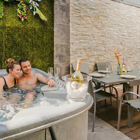 Holiday home Jacuzzi 38C Sauna Prive - Climatisation *